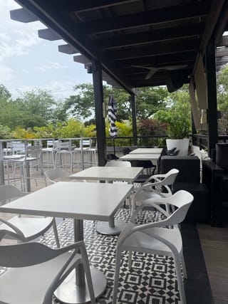 CRU Bar and Kitchen