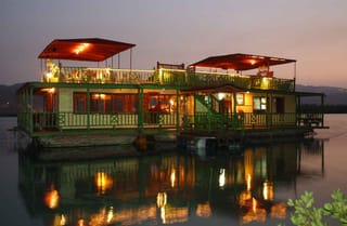 HouseBoat Grill